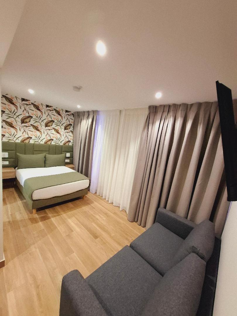 Hostal San Blas Madrid Exterior foto