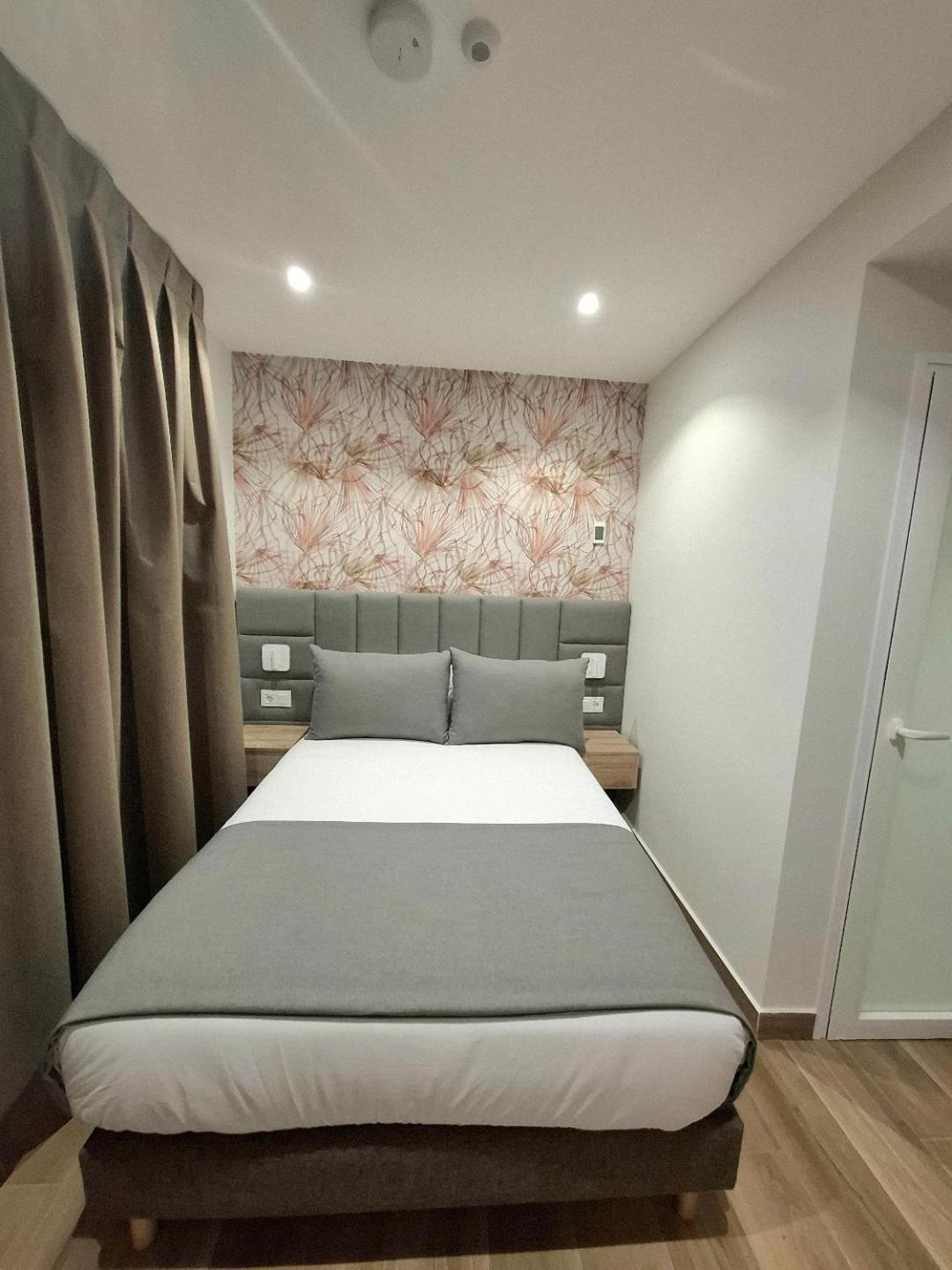 Hostal San Blas Madrid Exterior foto