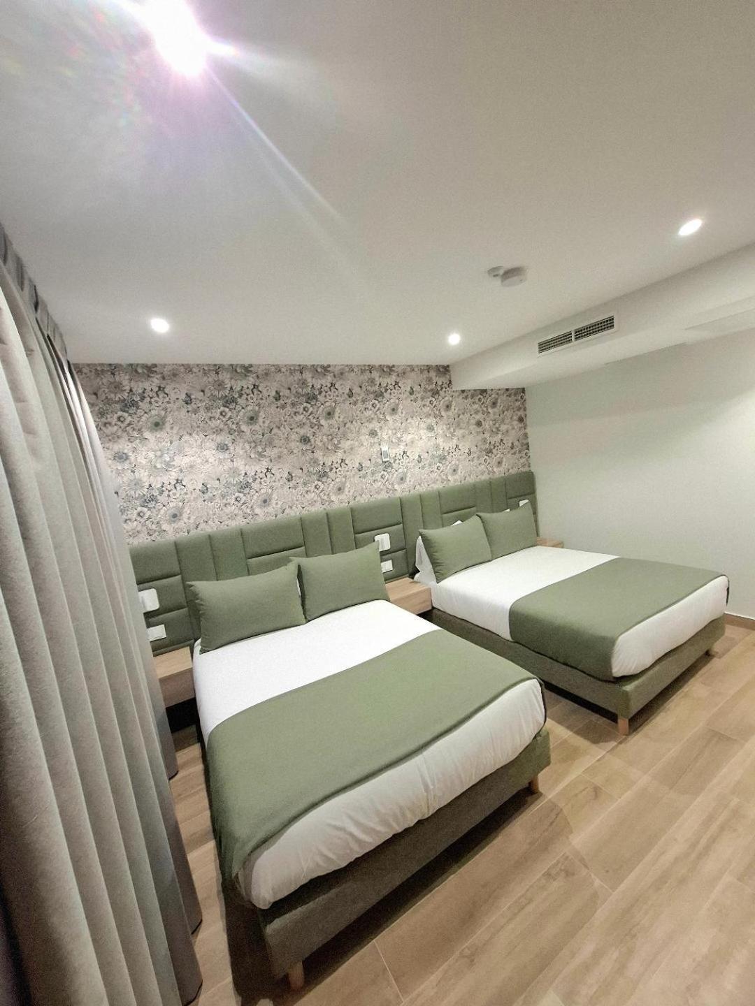 Hostal San Blas Madrid Exterior foto