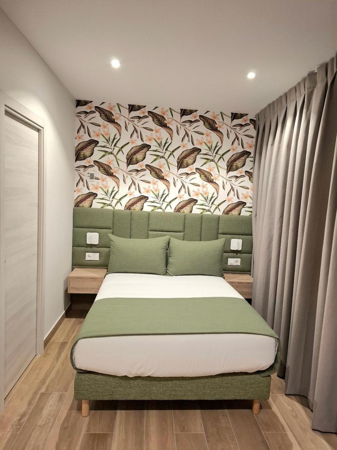 Hostal San Blas Madrid Exterior foto