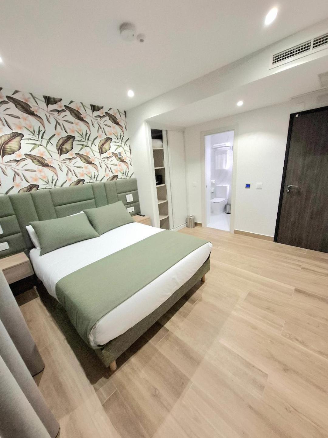 Hostal San Blas Madrid Exterior foto