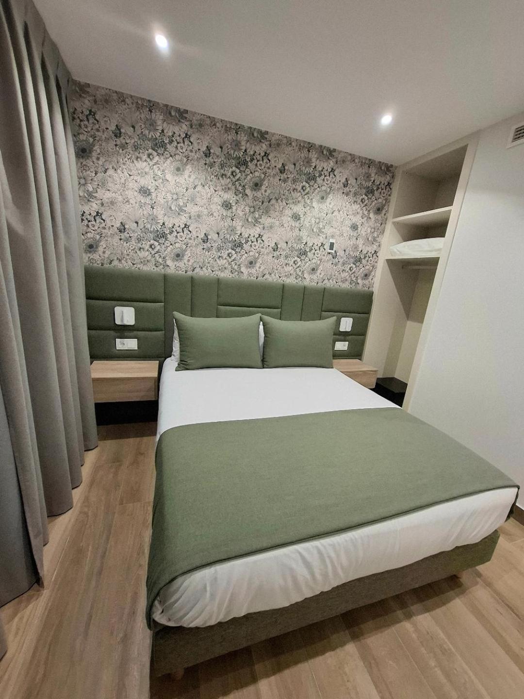 Hostal San Blas Madrid Exterior foto